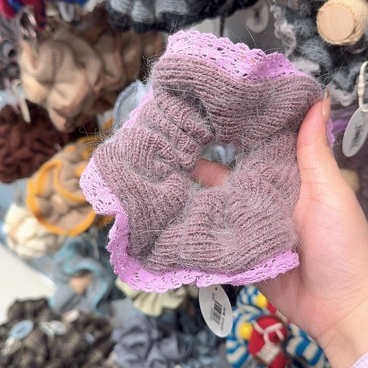 紫色毛线蕾丝边大肠圈
