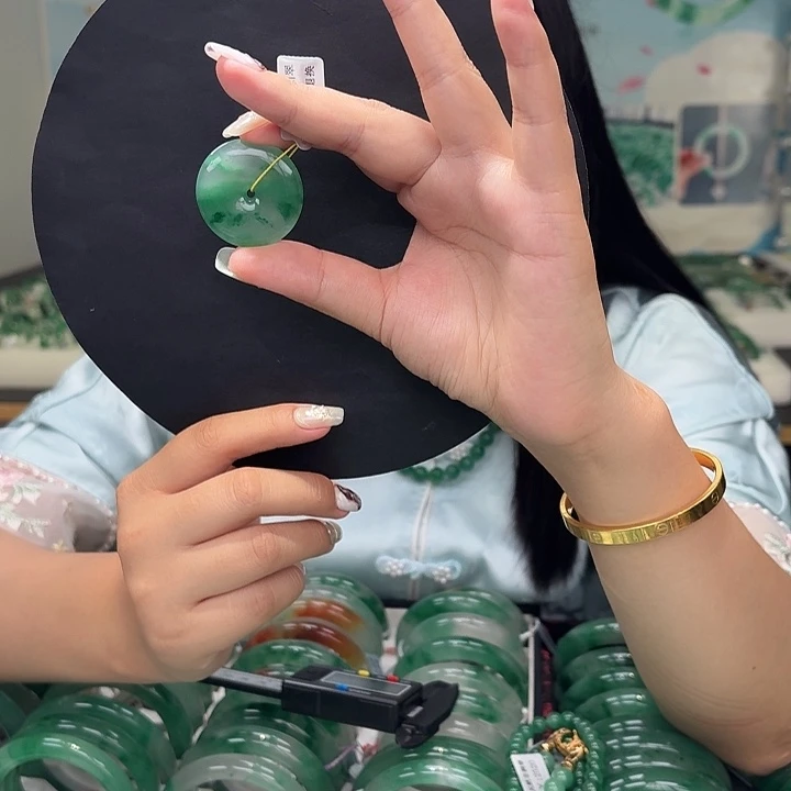 石英质玉（非洲翠）未镶嵌吊坠(不含链)
