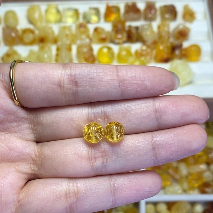 绿松石合金颈饰回纹珠一对