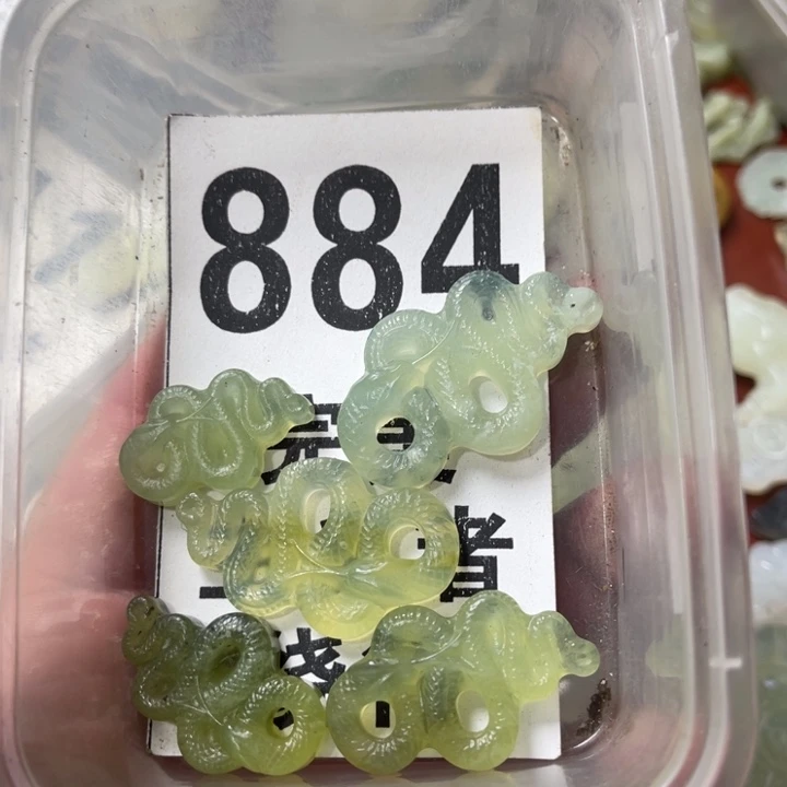 蛇纹石玉未镶嵌挂坠