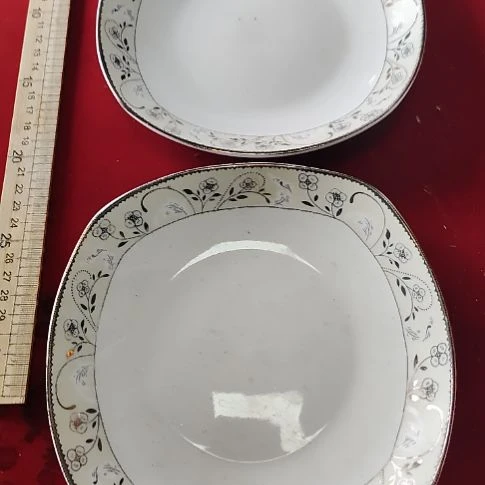 瓷片瓷片，各种摆件，均有瑕疵。沙锅！