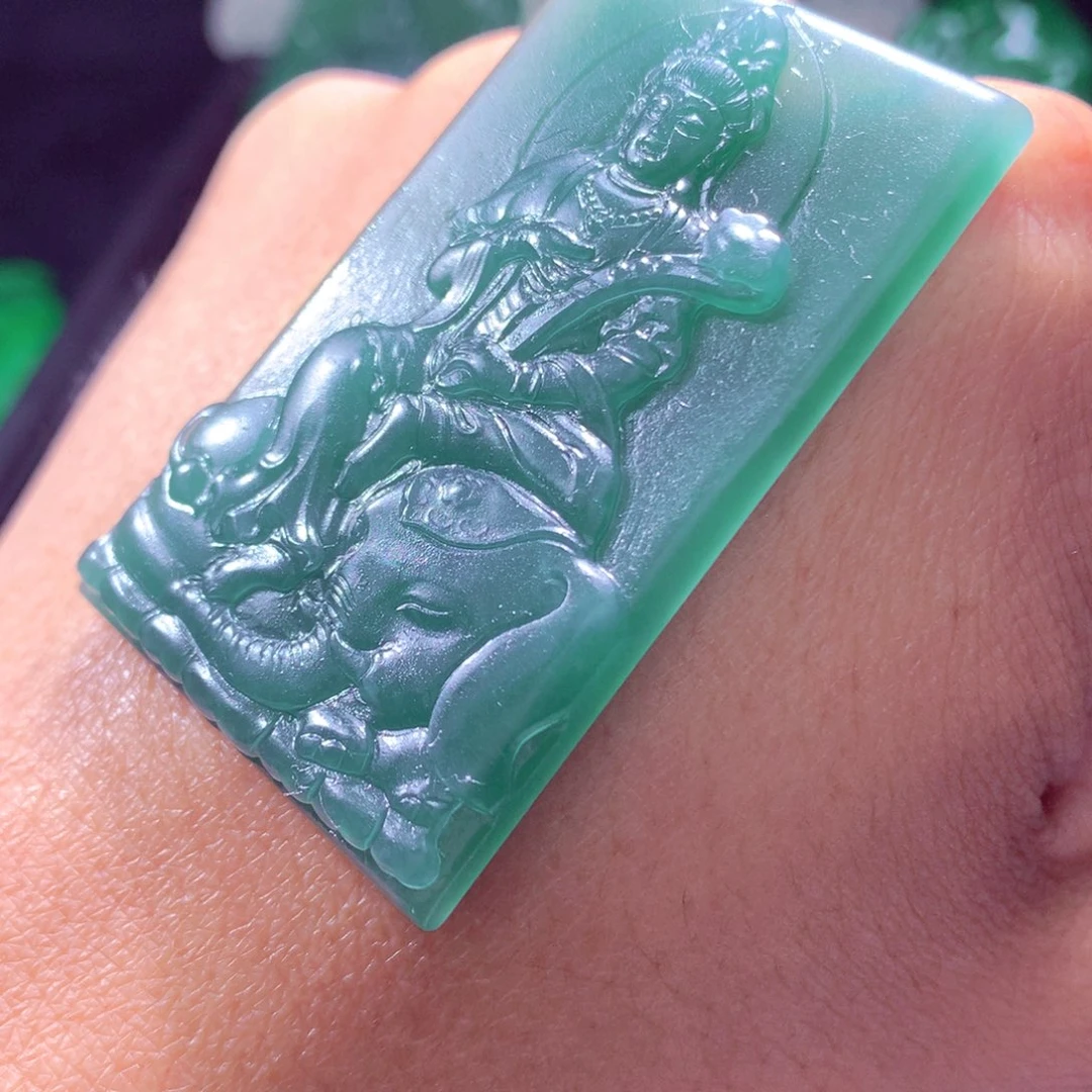 张***一定制翡翠未镶嵌天然翡翠A货毛货挂件