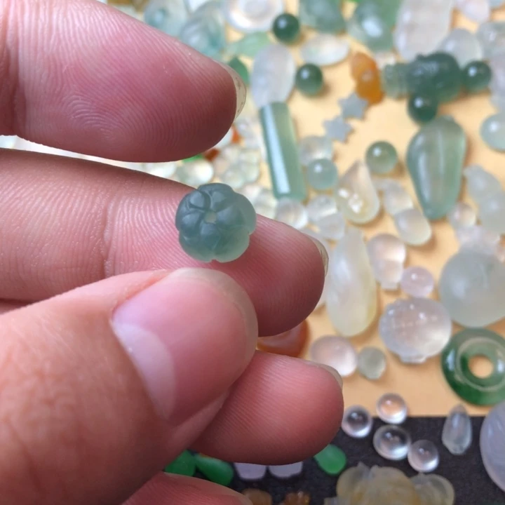 定制翡翠挂件未镶嵌