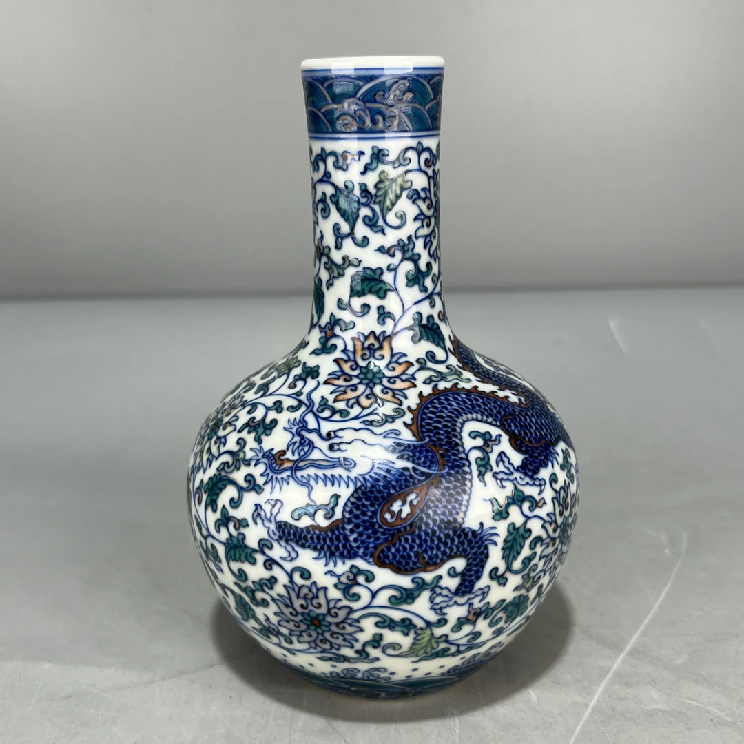 当代仿制 仿古大清乾隆年制青花斗彩穿枝龙纹天球瓶