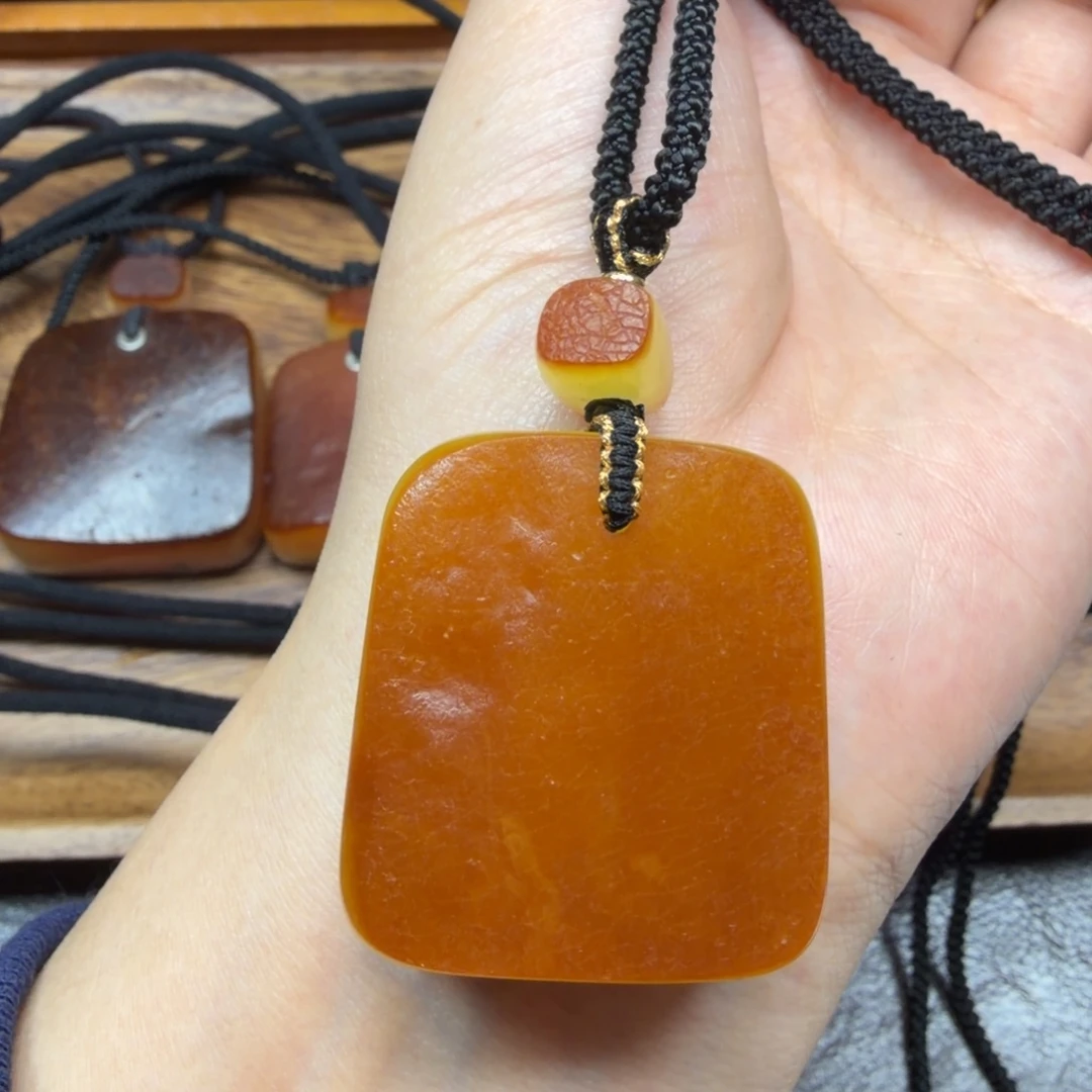 琥珀未镶嵌吊坠(赠链)