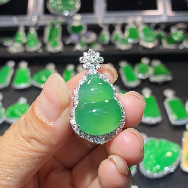 吊坠(不含链)18K金镶嵌翡翠翡翠