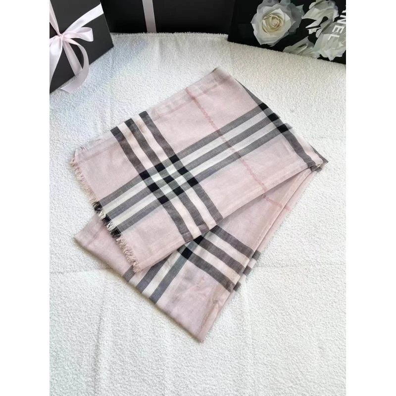 95新 BURBERRY/博柏利  pp1357 羊毛/桑蚕丝 格纹流苏围巾