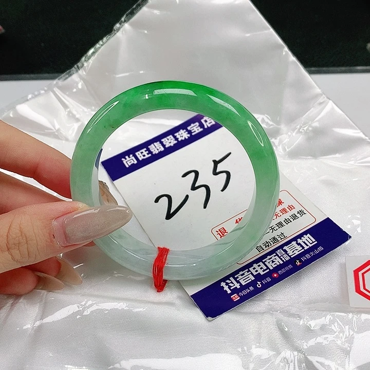 翡翠手镯未镶嵌翡翠12
