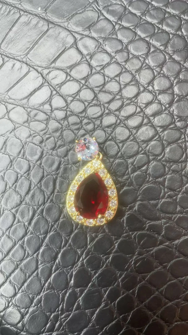 宝石A040  红色吊坠 男女同款 时尚百搭镶嵌气质