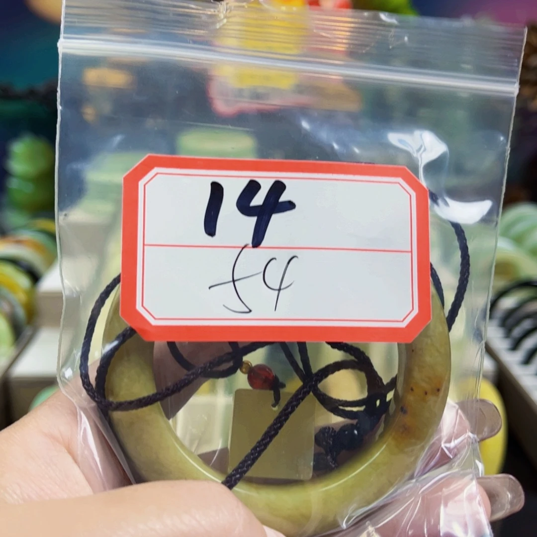 柠***妈未镶嵌蛇纹石玉手镯