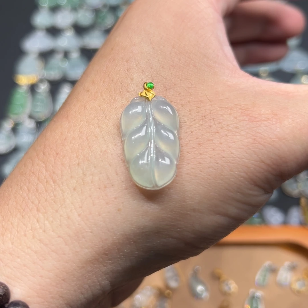 翡翠18K金镶嵌颈饰叶子