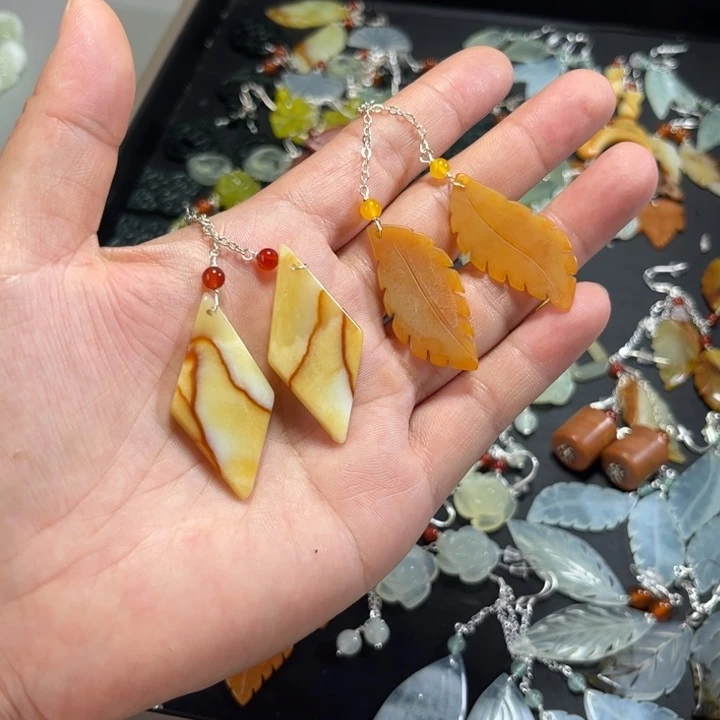 蛇纹石玉合金耳饰