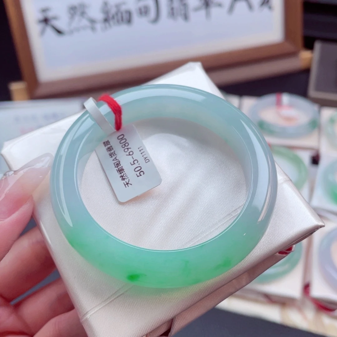 翡翠手镯未镶嵌51.0阳绿渐变 春日画卷 性价比行家货11号