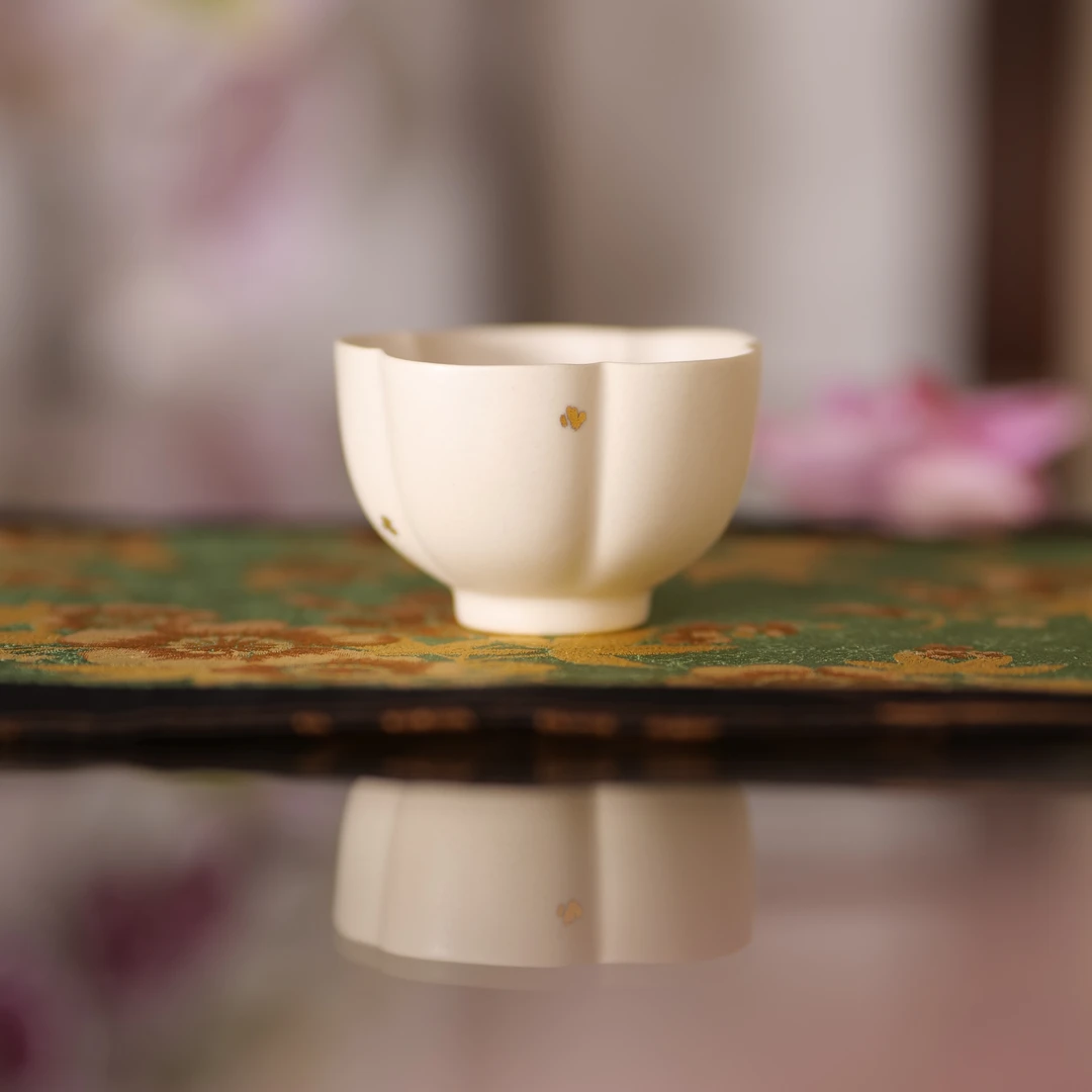 LW0206山怂 了物素宣釉 腊梅杯点金五瓣花口杯