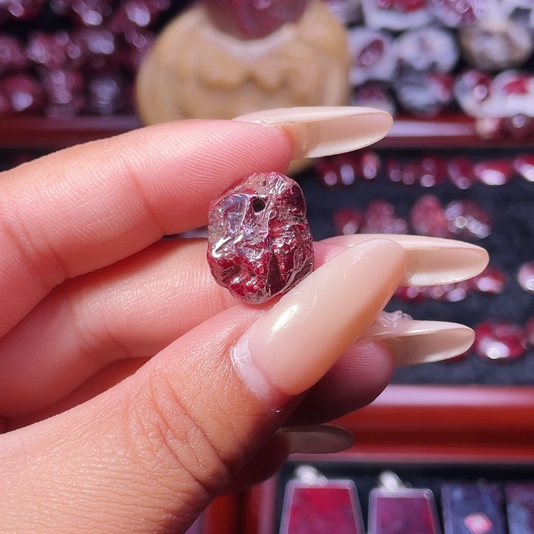 天然辰砂天然朱砂无根砂吊坠