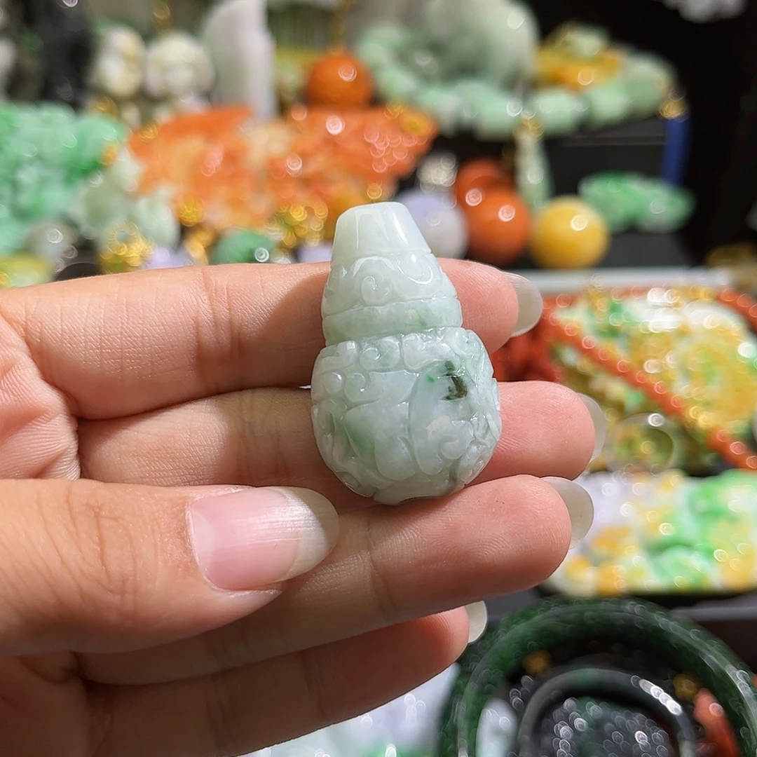 翡翠未镶嵌颈饰待编织