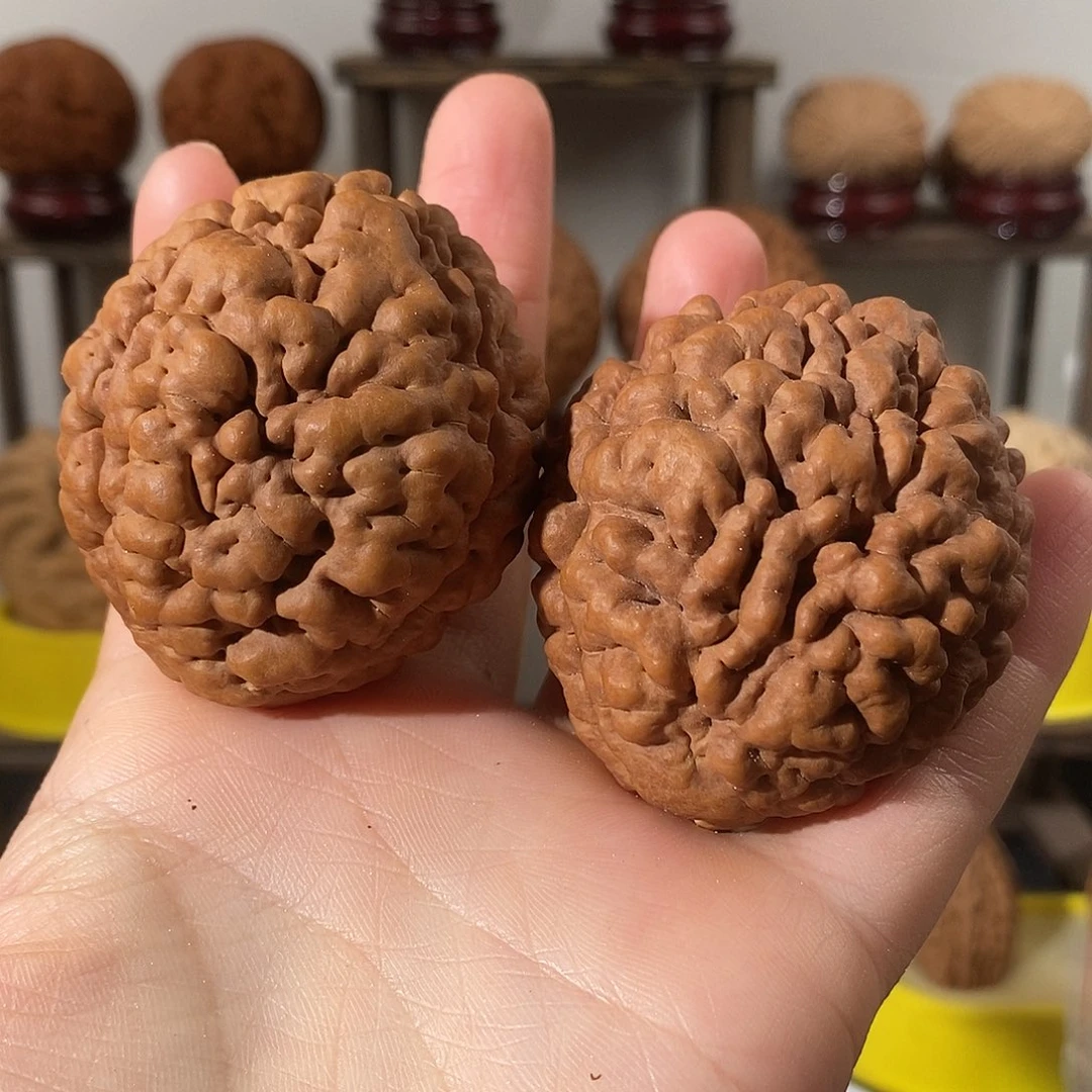 吊坠文玩核桃刚*三瓣脑纹金刚微色不退不换不接受中差评4653