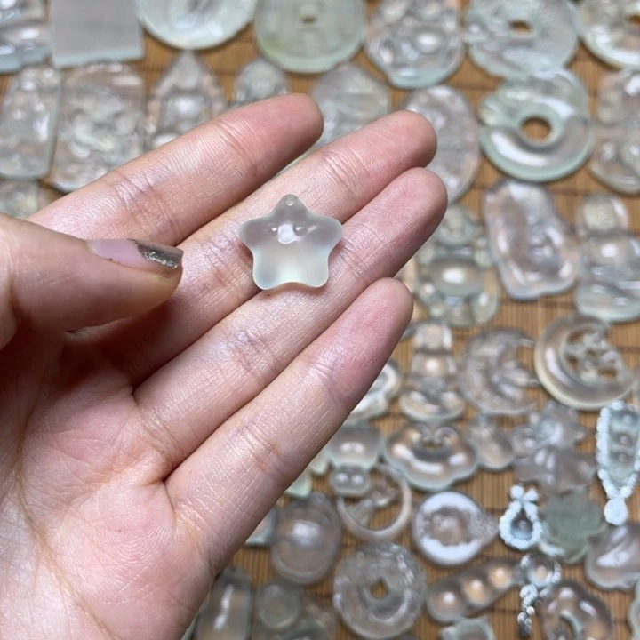 蛇纹石玉未镶嵌颈饰无*待