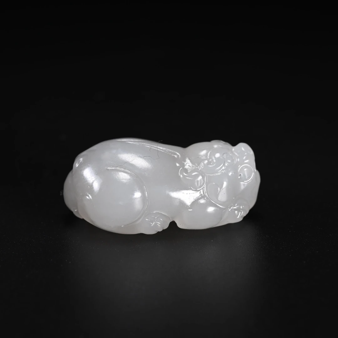 lot8803和田玉烟紫貔貅挂件/保利