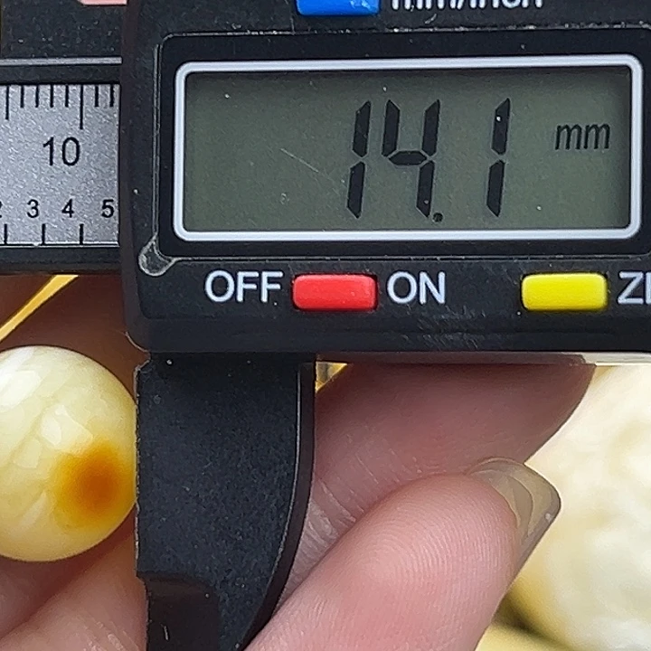 蜜蜡未镶嵌裸石微瑕97