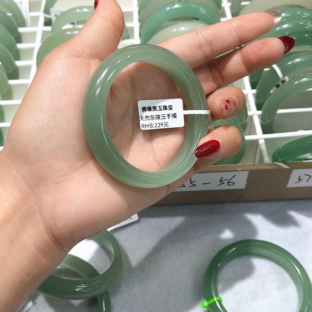 东陵石未镶嵌手镯