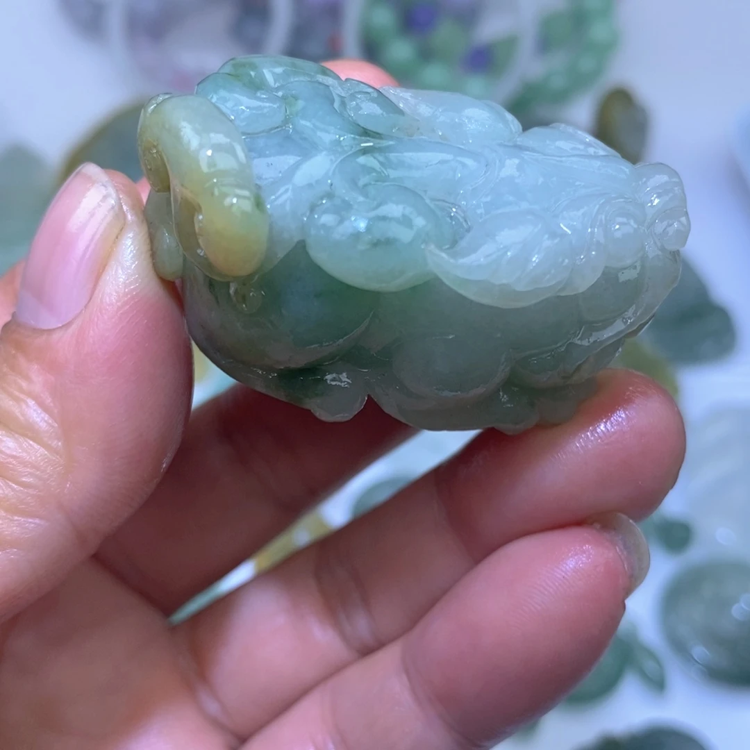 定制翡翠未镶嵌皮休