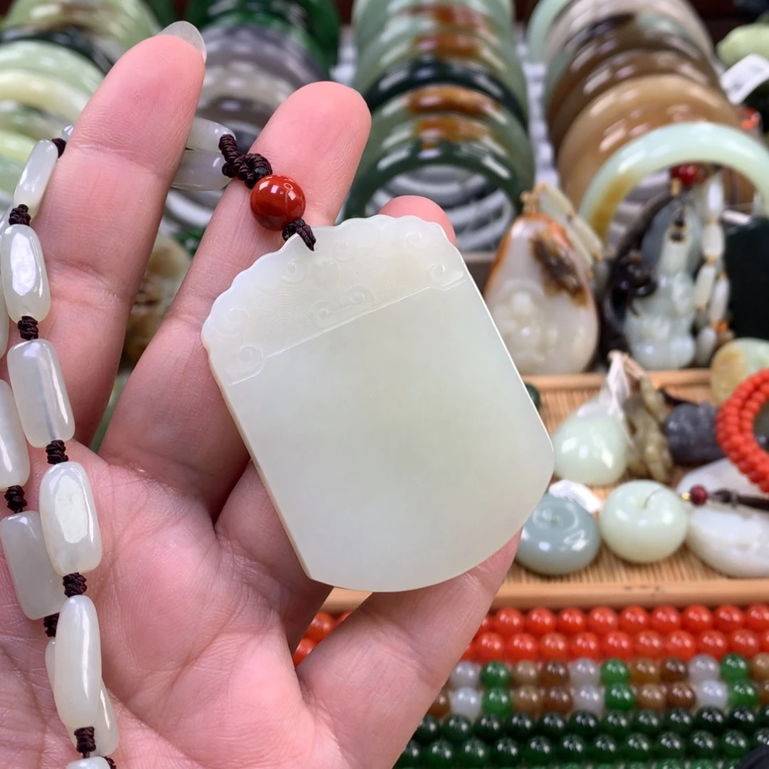 和田玉未镶嵌颈饰