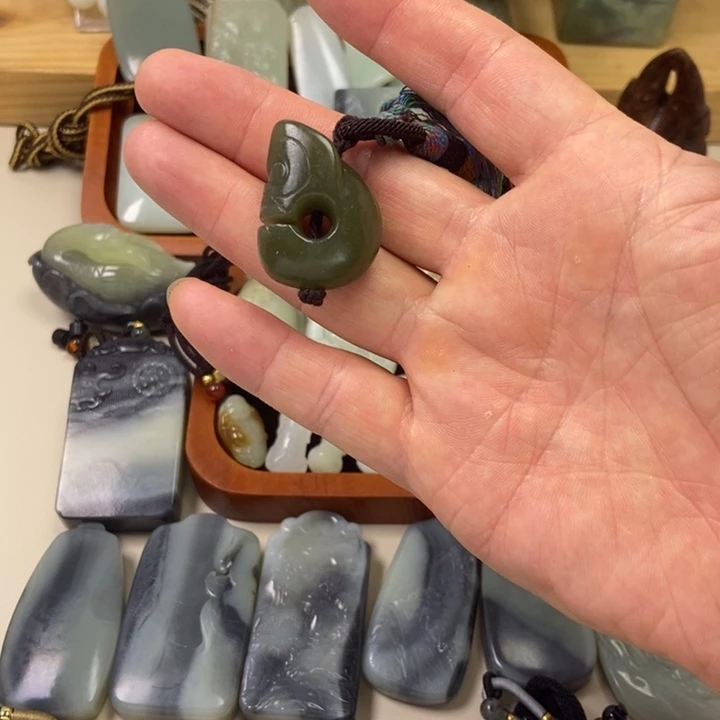 和田玉未镶嵌颈饰