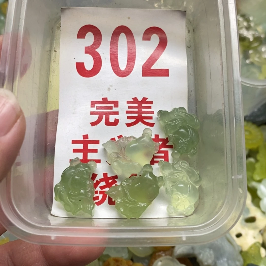 蛇纹石玉挂坠未镶嵌