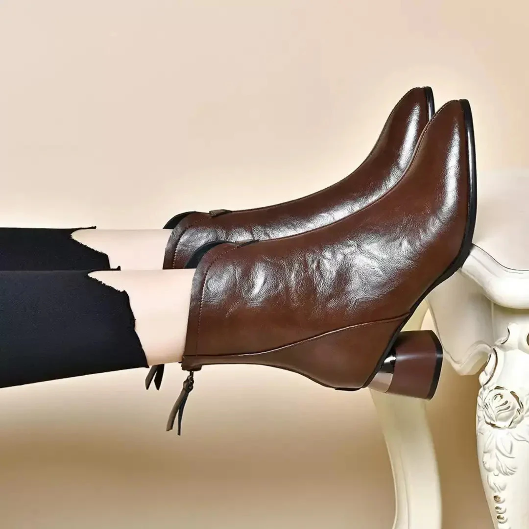 新起点【工厂直销】秋冬时尚洋气百搭高跟女士加绒尖头英伦风小短靴