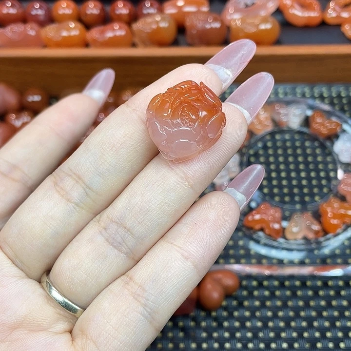 南红玛瑙未镶嵌颈饰牡丹花