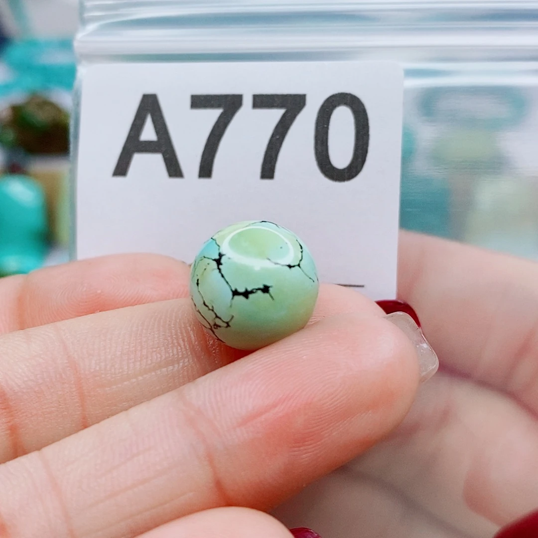 绿松石未镶嵌颈饰