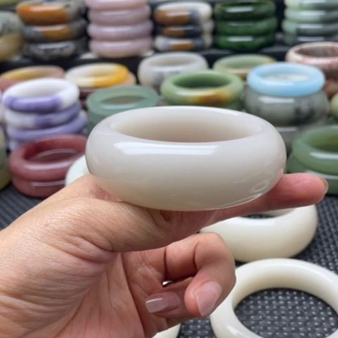 石英岩玉未镶嵌手镯