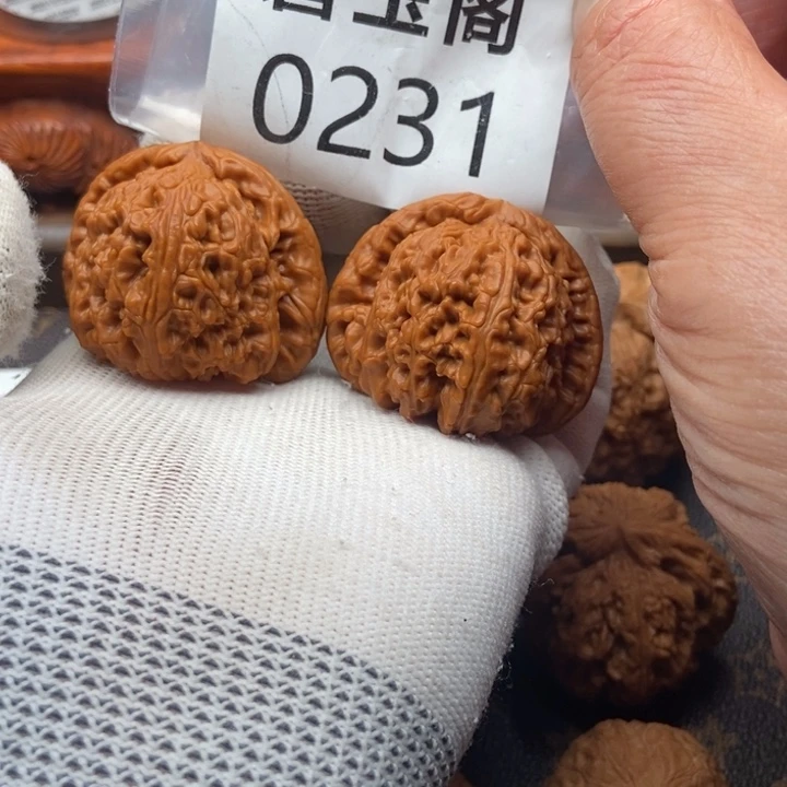 天***！文玩核桃吊坠白狮全品44