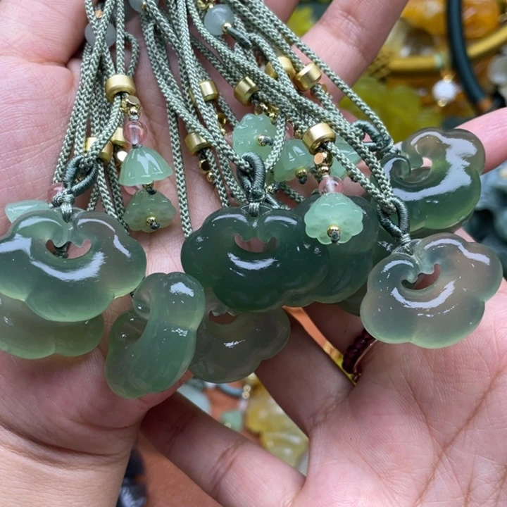 蛇纹石玉未镶嵌吊坠