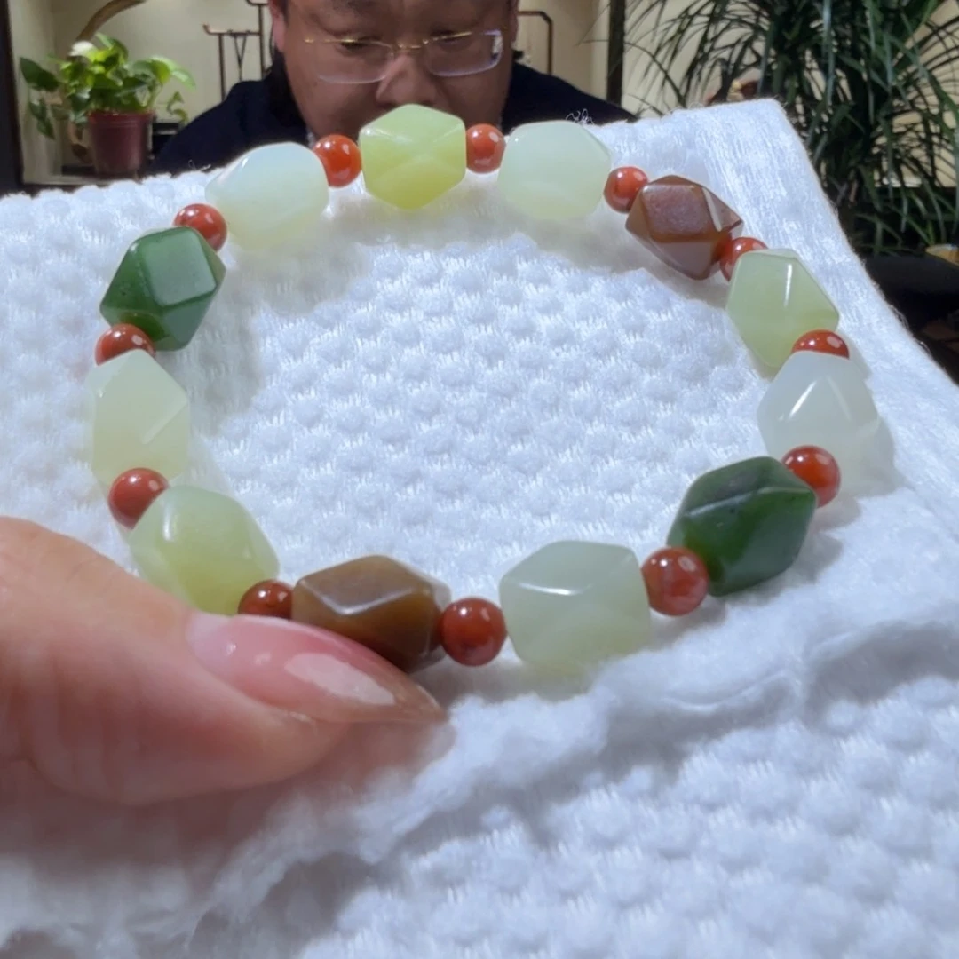 和田玉手链未镶嵌微***。