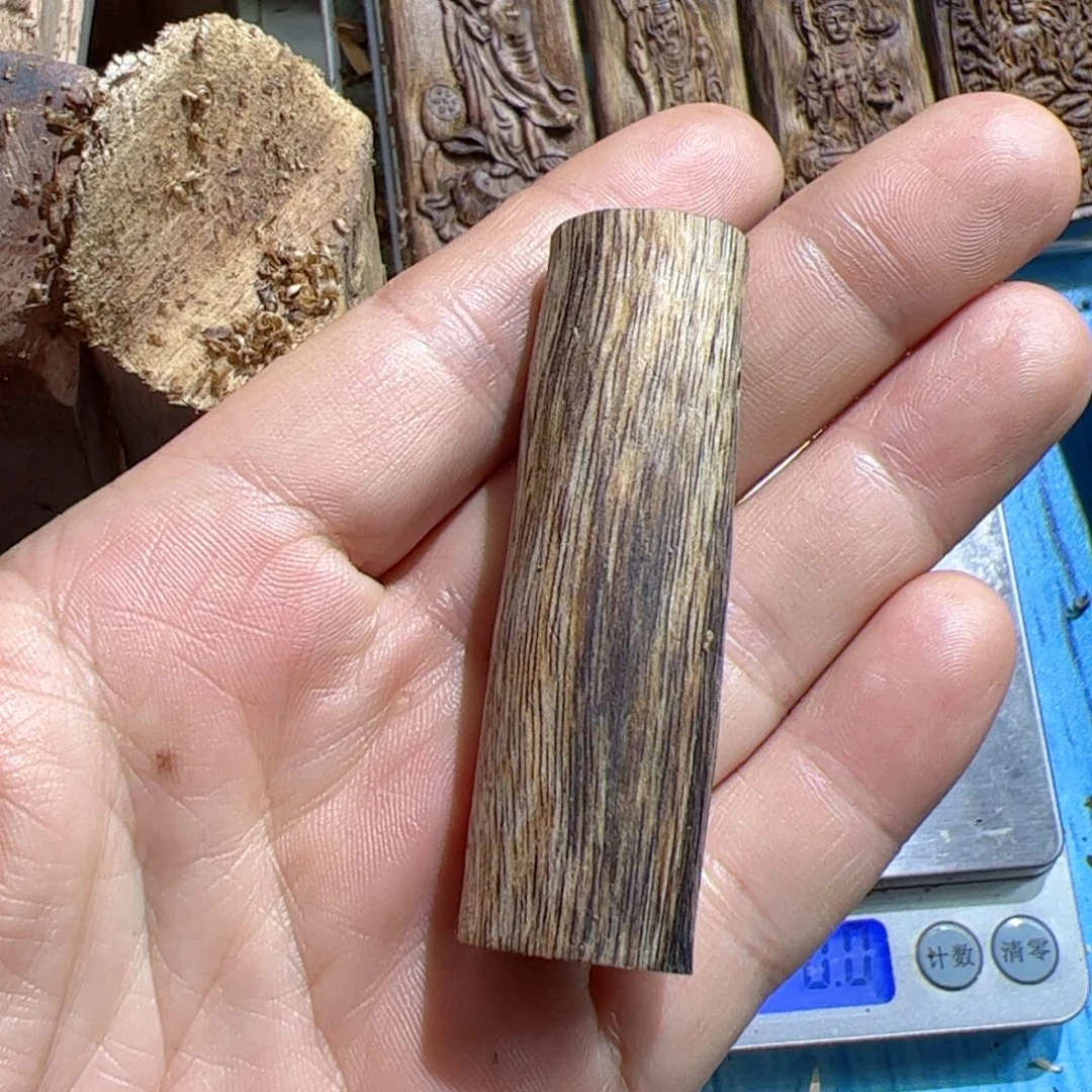 沉香吊坠白棋素牌7.9克