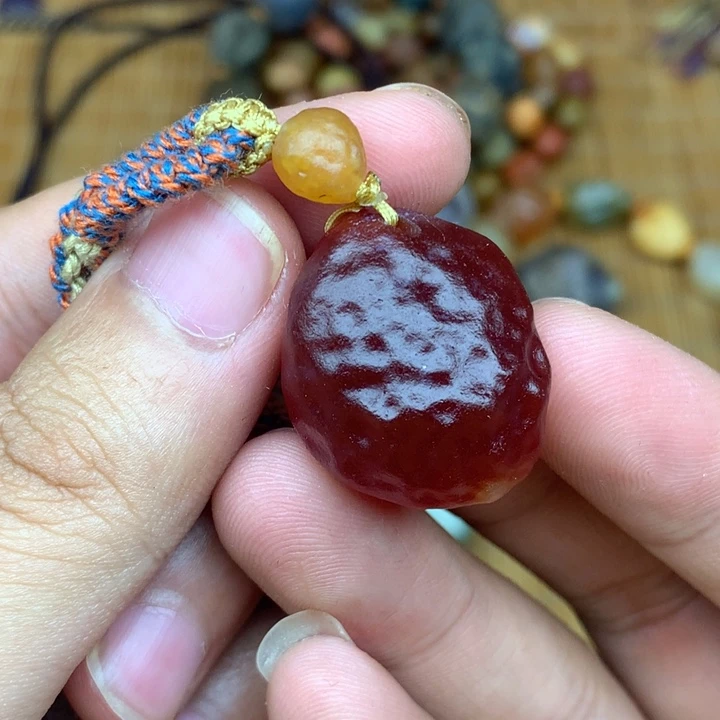 玛瑙/玉髓未镶嵌珠宝半成品小**女