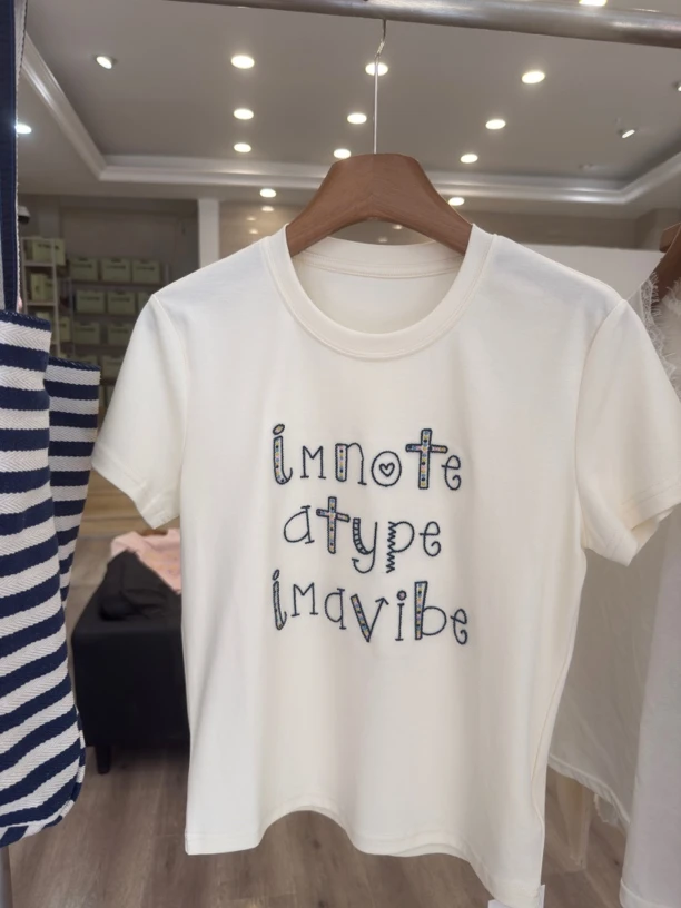 时尚字母刺绣宽松T恤圆领印花百搭短袖针织夏季宽松型休闲风