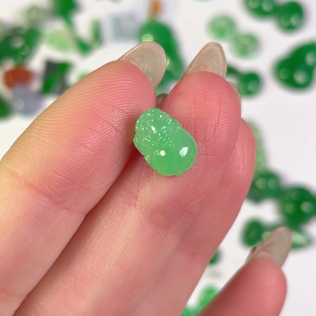 翡翠未镶嵌颈饰裸石