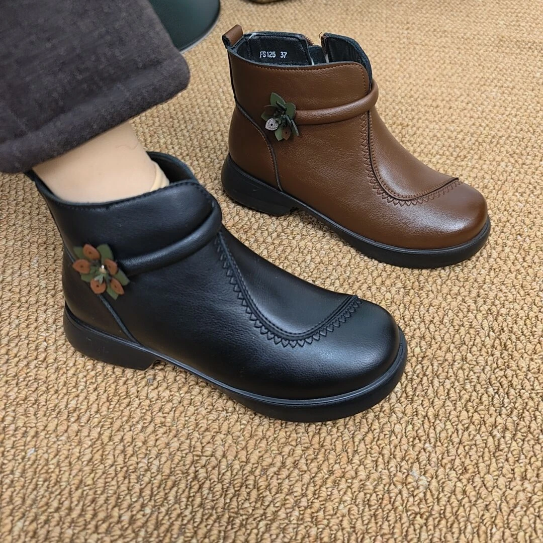 新款洋气加厚羊羔毛保暖冬季女防滑轻便短靴女款妈妈靴子女短靴