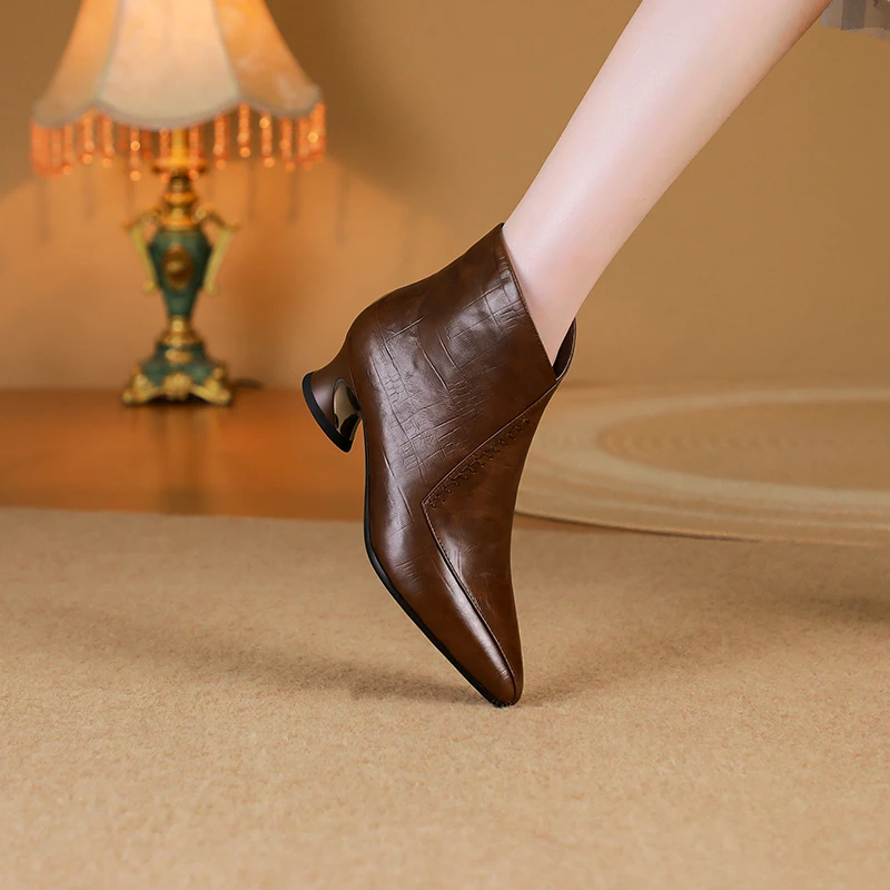 SLM新款牛皮9723尖头粗跟34-42简约显瘦气质车缝线时装靴短靴女靴