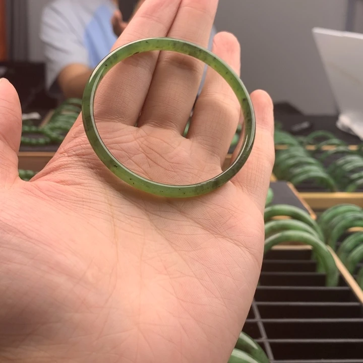 良***景和田玉手镯未镶嵌