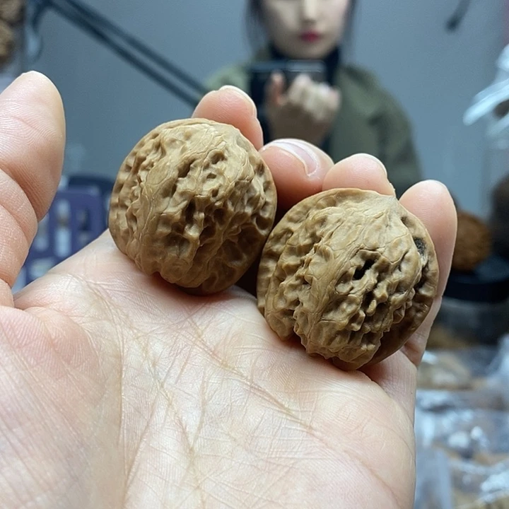 文玩核桃把件32.5迷你野狼蜡皮