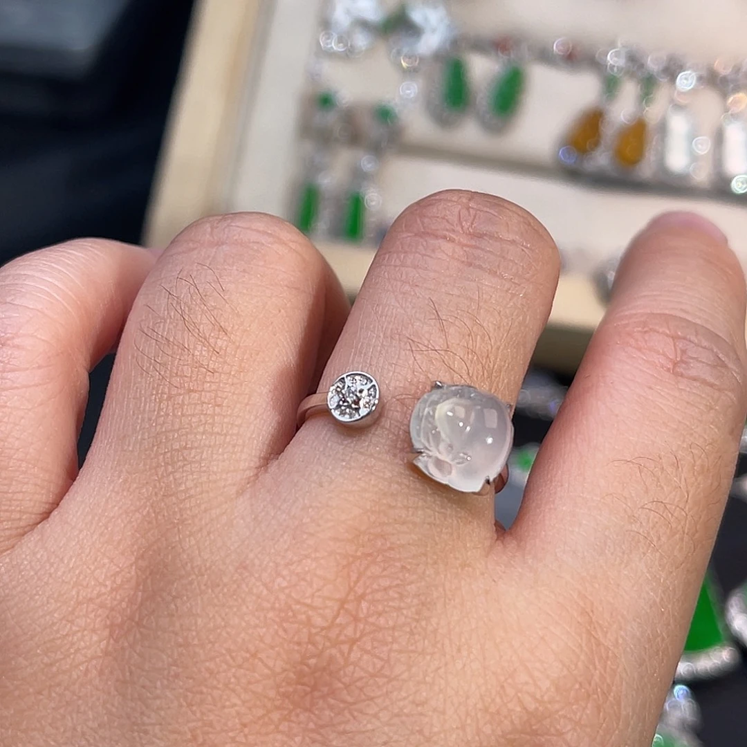 翡翠18K金镶嵌戒指金蟾