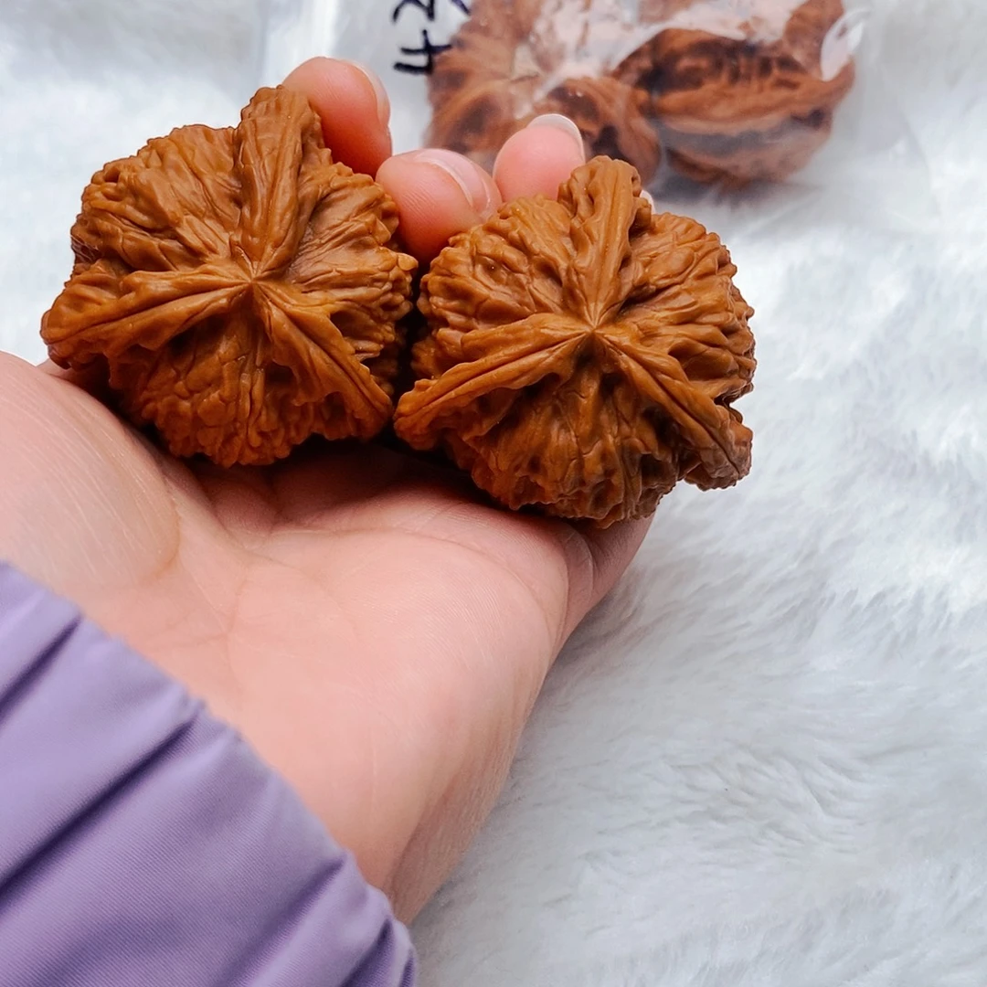 恒***料吊坠文玩核桃三棱