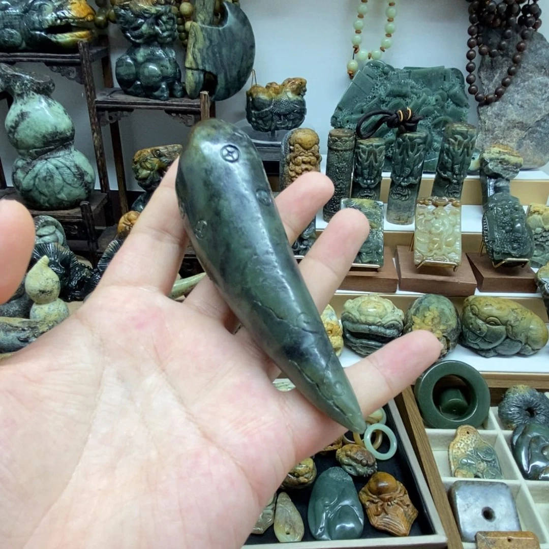 未镶嵌岫岩河磨玉（透闪石质玉）把件