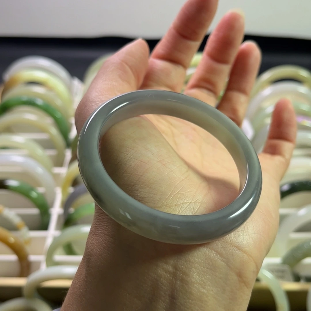 和田玉手镯未镶嵌53圈