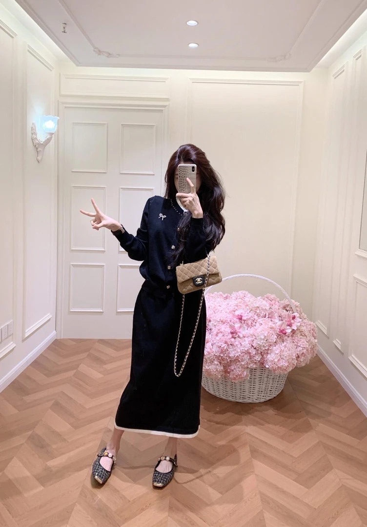 2025秋冬新款韩系氛围感高级感黑色假两件针织衫半身裙两件套装裙