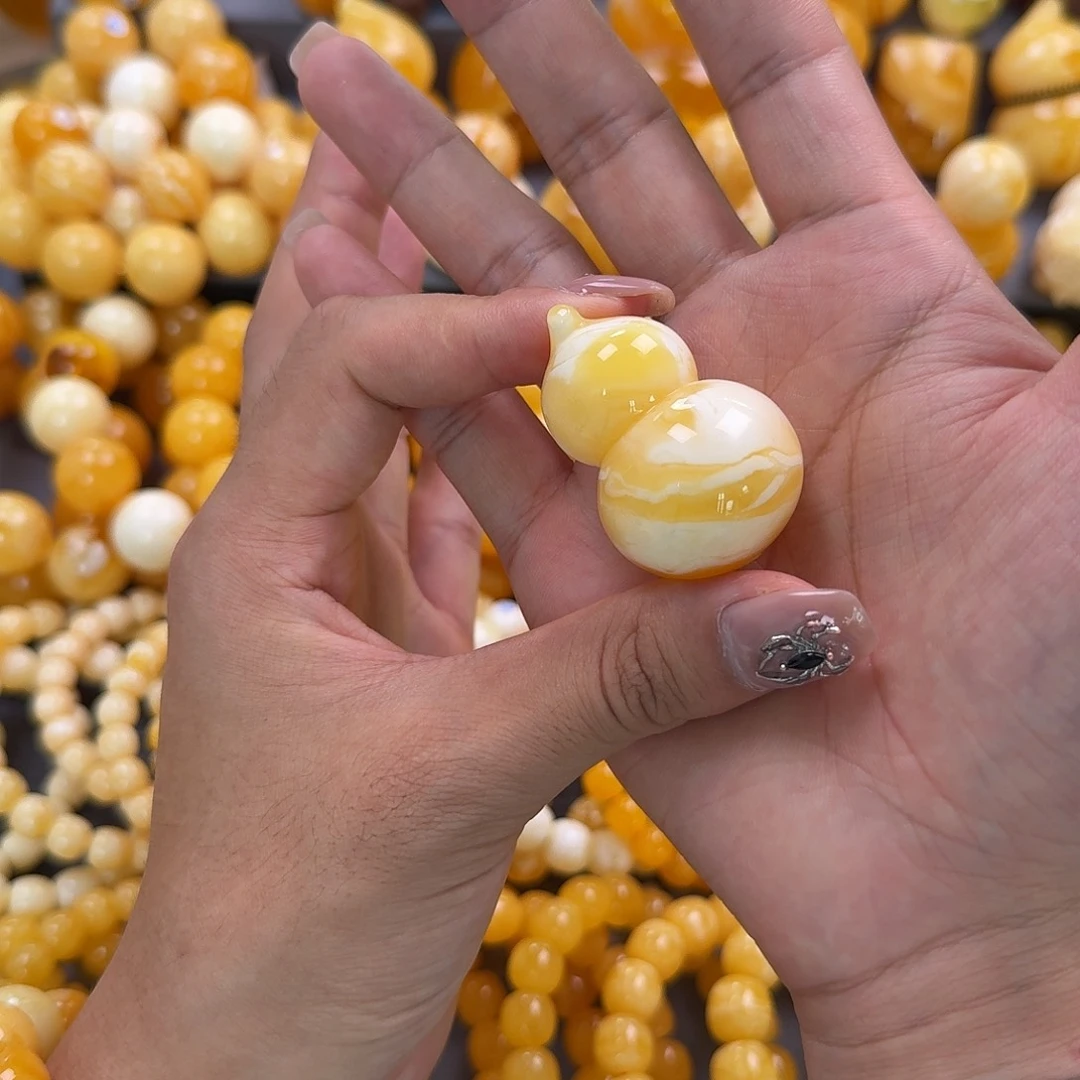 蜜蜡未镶嵌珠宝奇石